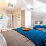 Luxury Spacious 2-Bed & High Ceiling