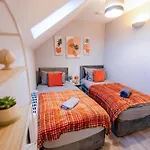Luxury Spacious 2-Bed & High Ceiling